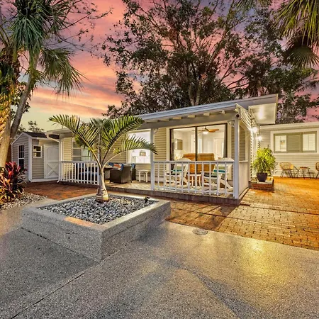 Canal Front Home In Sarasota With Private Heated Pool & Outdoor Patio!